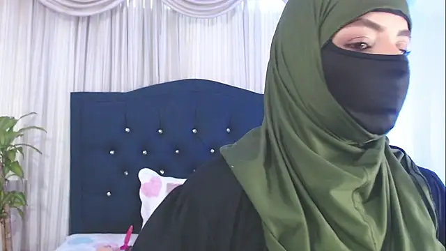 Snapshot of Uzra_hayed chatting on March 2025 06:58:02 PM Uzra hayed online show from March 2025 06:58:02 PM