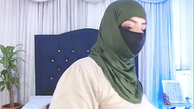 Snapshot of Uzra_hayed chatting on March 2025 08:01:02 PM Uzra hayed online show from March 2025 08:01:02 PM