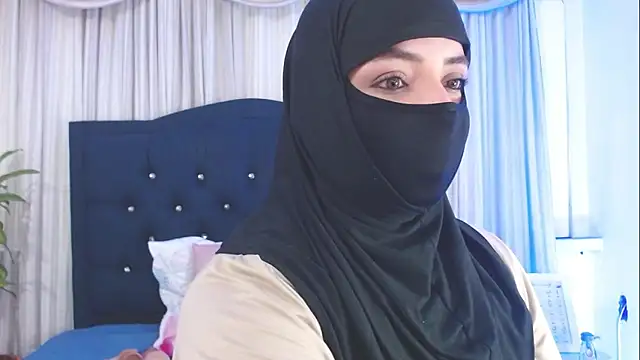 Snapshot of Uzra_hayed chatting on March 2025 08:11:01 PM Uzra hayed online show from March 2025 08:11:01 PM