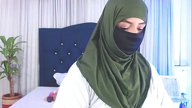 Snapshot of Uzra_hayed chatting on March 2025 07:25:01 PM Uzra hayed online show from March 2025 07:25:01 PM