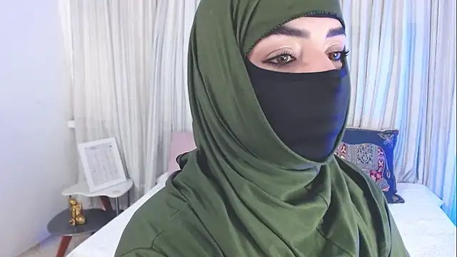 Snapshot of Uzra_hayed chatting on October 2025 07:34:01 PM Uzra hayed online show from October 2025 07:34:01 PM