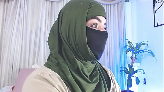 Snapshot of Uzra_hayed chatting on October 2025 08:09:02 PM Uzra hayed online show from October 2025 08:09:02 PM