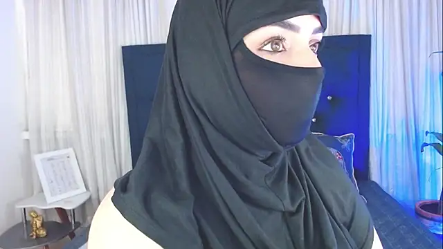 Snapshot of Uzra_hayed chatting on October 2025 07:47:02 PM Uzra hayed online show from October 2025 07:47:02 PM