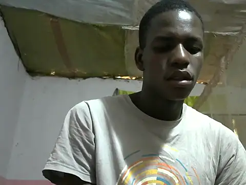 Snapshot of Bigras0011 chatting on September 2025 05:11:02 AM Bigras0011 online show from September 2025 05:11:02 AM