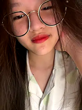 Krixxi22 online show from November 2025 02:49:02 PM