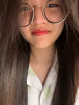 Krixxi22 online show from November 2025 07:32:02 PM