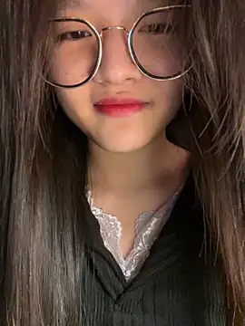 Krixxi22 online show from November 2025 03:56:02 PM