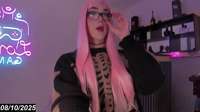 Snapshot of Bonnie_Luxury chatting on October 2025 05:27:02 AM Bonnie Luxury online show from October 2025 05:27:02 AM