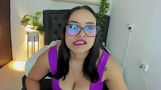 Snapshot of zoe_danae_ chatting on December 2024 12:23:02 PM zoe danae online show from December 2024 12:23:02 PM