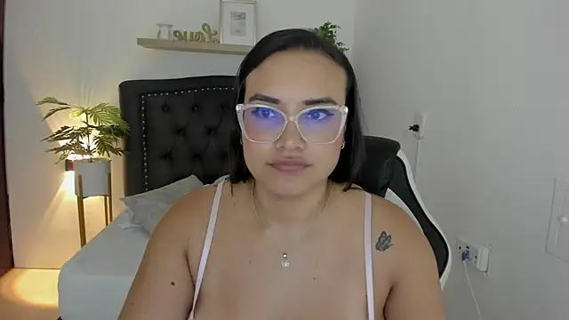 Snapshot of zoe_danae_ chatting on February 2025 12:14:02 PM zoe danae online show from February 2025 12:14:02 PM