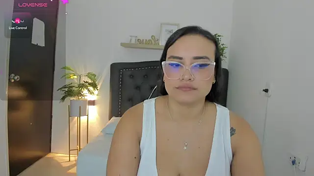 Snapshot of zoe_danae_ chatting on February 2025 12:06:01 PM zoe danae online show from February 2025 12:06:01 PM