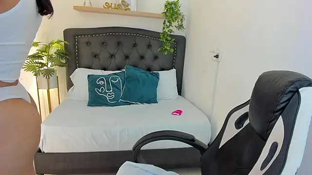 Snapshot of zoe_danae_ chatting on February 2025 12:19:01 PM zoe danae online show from February 2025 12:19:01 PM