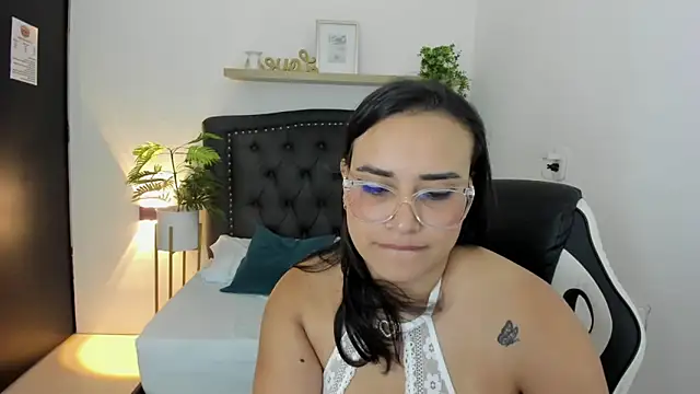 Snapshot of zoe_danae_ chatting on February 2025 03:19:01 PM zoe danae online show from February 2025 03:19:01 PM