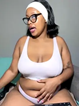 Snapshot of MimiCurves chatting on November 2025 06:57:02 PM MimiCurves online show from November 2025 06:57:02 PM