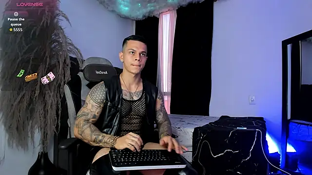 Aron Dark online show from February 2026 07:01:02 PM