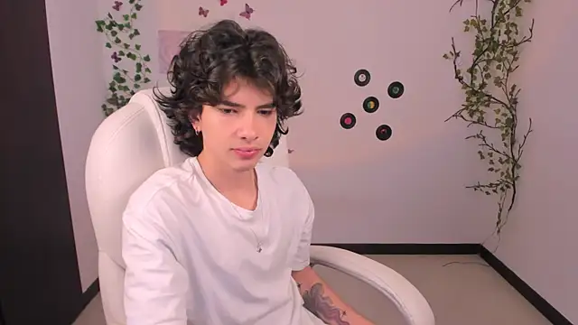 Snapshot of Angelo_duarte chatting on September 2025 06:01:02 PM Angelo duarte online show from September 2025 06:01:02 PM