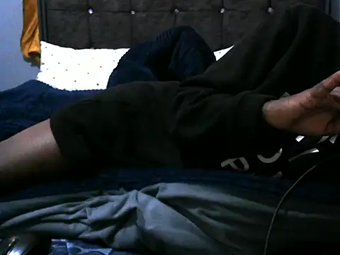 Snapshot of pointy_bloom chatting on September 2025 03:32:02 AM pointy bloom online show from September 2025 03:32:02 AM