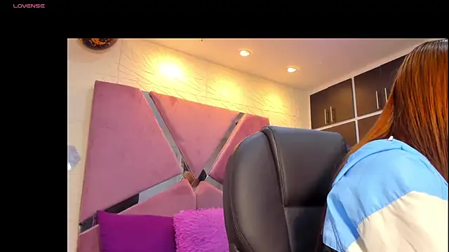 Charlotte Ice1 online show from October 2025 02:20:01 PM