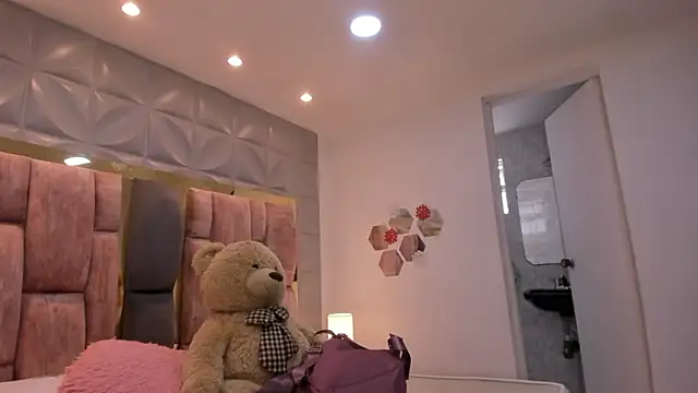 Charlotte Ice1 online show from March 2026 04:21:01 PM