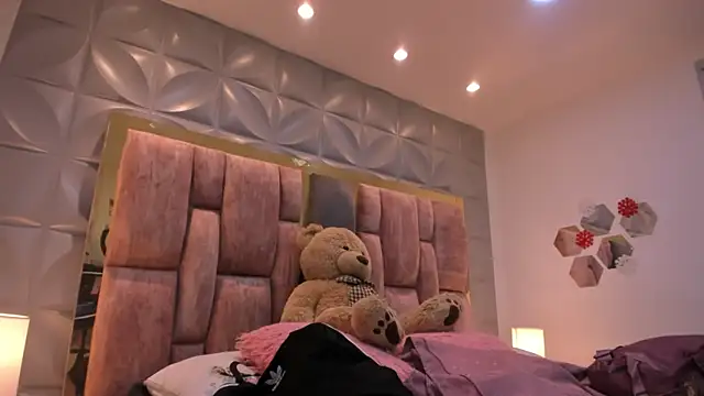 Charlotte Ice1 online show from April 2026 05:07:01 PM