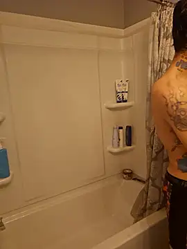 Snapshot of hungandtatted666 chatting on December 2025 11:10:02 PM hungandtatted666 online show from December 2025 11:10:02 PM