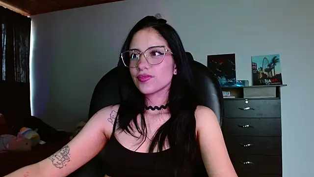 Ary Pieerce online show from November 2025 08:33:02 PM