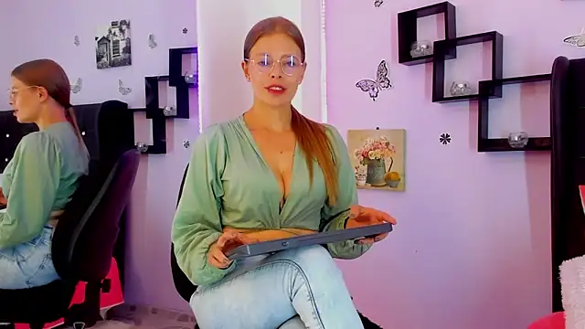 Laurablue online show from December 2024 08:40:02 PM