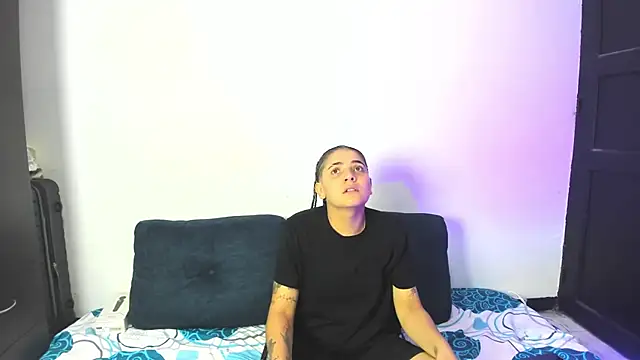 Snapshot of AndreaAndKarina chatting on November 2025 12:02:02 AM AndreaAndKarina online show from November 2025 12:02:02 AM