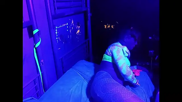 Snapshot of CommWhore chatting on December 2024 11:18:02 AM CommWhore online show from December 2024 11:18:02 AM