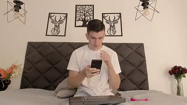 Snapshot of MikaelSlow chatting on January 2025 04:15:02 AM MikaelSlow online show from January 2025 04:15:02 AM