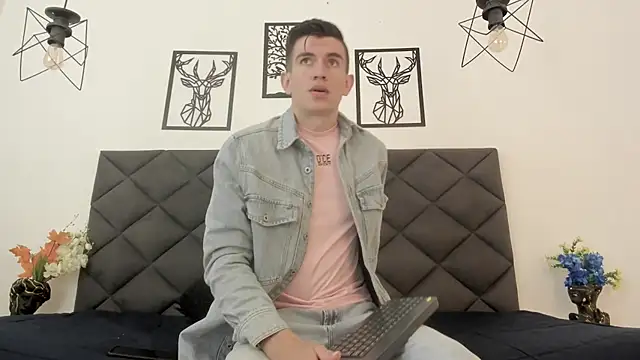 Snapshot of MikaelSlow chatting on February 2025 03:19:01 AM MikaelSlow online show from February 2025 03:19:01 AM