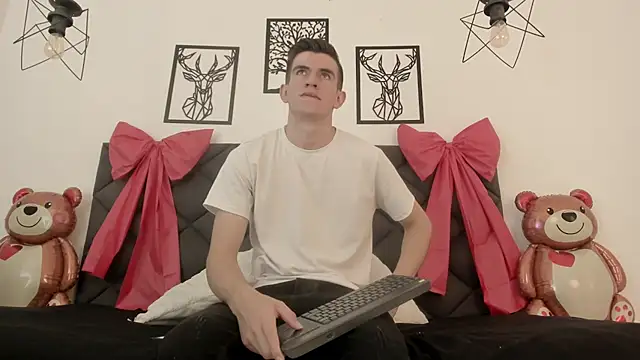 Snapshot of MikaelSlow chatting on February 2025 04:01:01 AM MikaelSlow online show from February 2025 04:01:01 AM