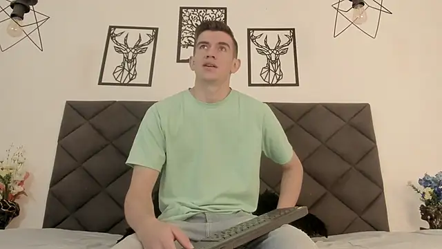 Snapshot of MikaelSlow chatting on February 2025 04:20:01 AM MikaelSlow online show from February 2025 04:20:01 AM