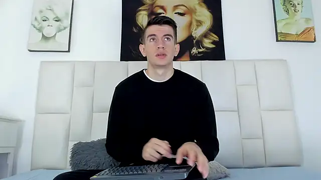 Snapshot of MikaelSlow chatting on February 2025 10:58:01 PM MikaelSlow online show from February 2025 10:58:01 PM