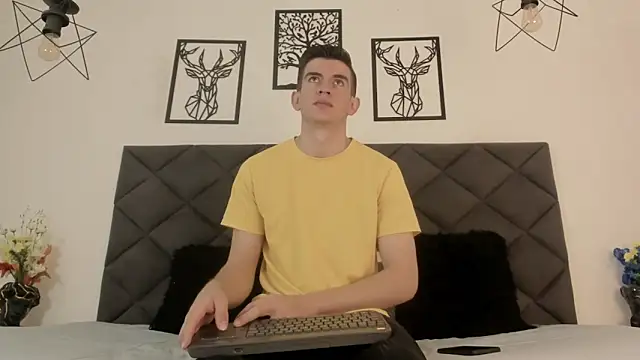 Snapshot of MikaelSlow chatting on February 2025 04:28:02 AM MikaelSlow online show from February 2025 04:28:02 AM