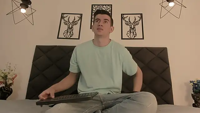 Snapshot of MikaelSlow chatting on February 2025 09:26:02 PM MikaelSlow online show from February 2025 09:26:02 PM