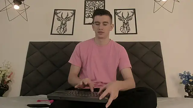 Snapshot of MikaelSlow chatting on February 2025 04:20:01 AM MikaelSlow online show from February 2025 04:20:01 AM