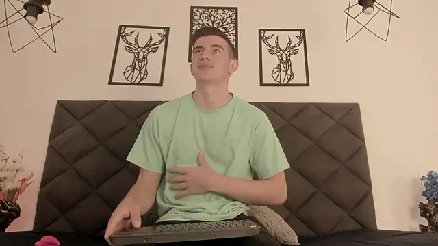 Snapshot of MikaelSlow chatting on March 2025 05:00:02 AM MikaelSlow online show from March 2025 05:00:02 AM