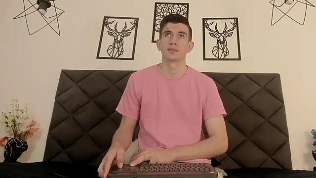 Snapshot of MikaelSlow chatting on March 2025 05:22:02 AM MikaelSlow online show from March 2025 05:22:02 AM