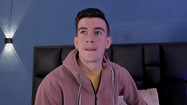 Snapshot of MikaelSlow chatting on September 2025 04:12:02 AM MikaelSlow online show from September 2025 04:12:02 AM