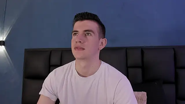 Snapshot of MikaelSlow chatting on September 2025 03:28:01 AM MikaelSlow online show from September 2025 03:28:01 AM