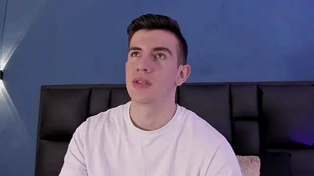 Snapshot of MikaelSlow chatting on September 2025 04:01:01 AM MikaelSlow online show from September 2025 04:01:01 AM