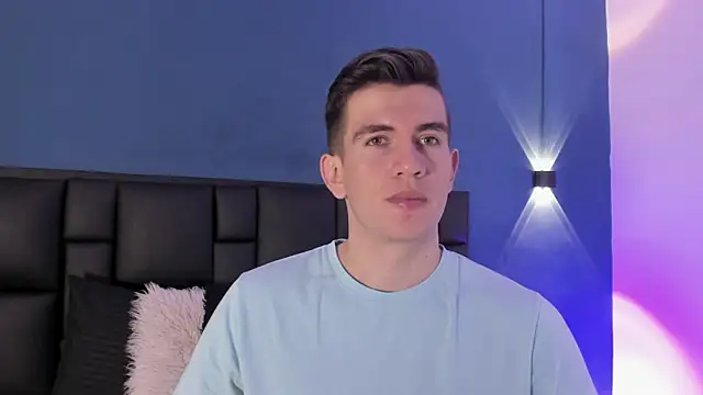 Snapshot of MikaelSlow chatting on September 2025 04:05:01 AM MikaelSlow online show from September 2025 04:05:01 AM