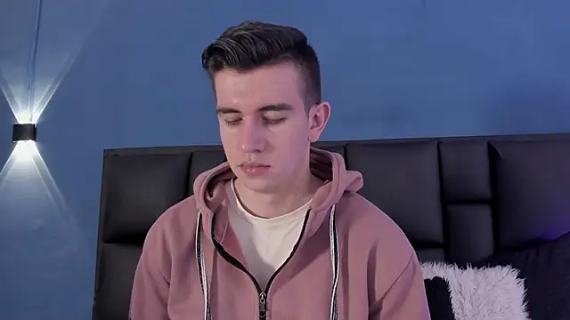 Snapshot of MikaelSlow chatting on September 2025 03:54:01 AM MikaelSlow online show from September 2025 03:54:01 AM