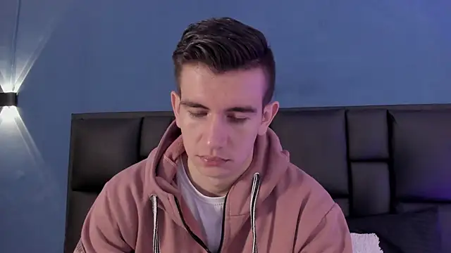 Snapshot of MikaelSlow chatting on September 2025 03:33:02 AM MikaelSlow online show from September 2025 03:33:02 AM