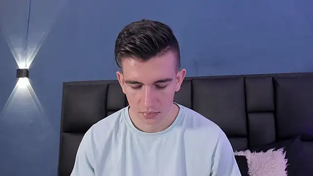 Snapshot of MikaelSlow chatting on October 2025 04:10:01 AM MikaelSlow online show from October 2025 04:10:01 AM