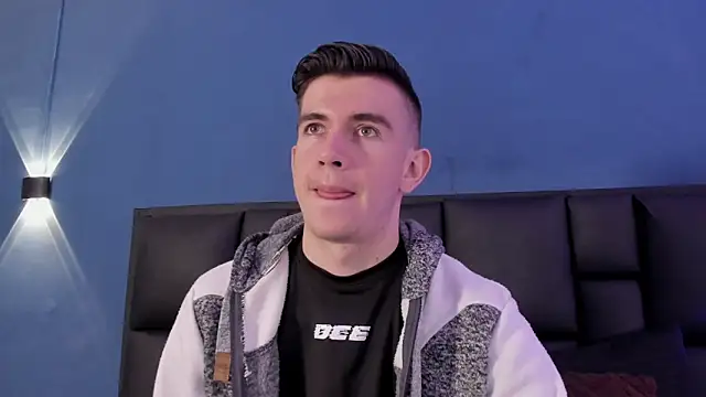 Snapshot of MikaelSlow chatting on October 2025 03:49:02 AM MikaelSlow online show from October 2025 03:49:02 AM