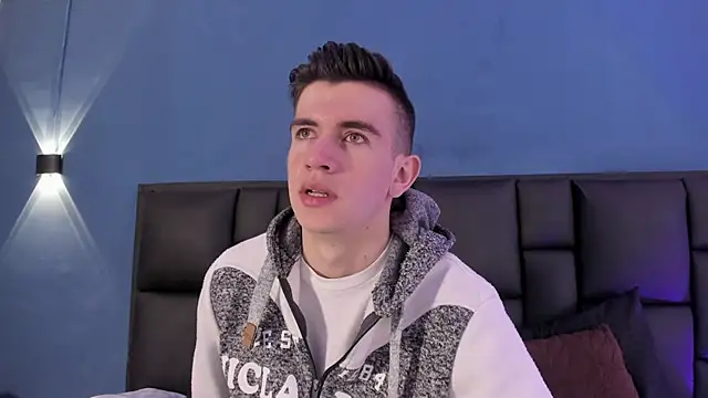 Snapshot of MikaelSlow chatting on October 2025 04:24:01 AM MikaelSlow online show from October 2025 04:24:01 AM