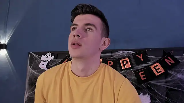 Snapshot of MikaelSlow chatting on October 2025 04:35:02 AM MikaelSlow online show from October 2025 04:35:02 AM