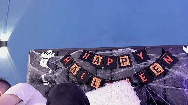 Snapshot of MikaelSlow chatting on October 2025 04:02:02 AM MikaelSlow online show from October 2025 04:02:02 AM